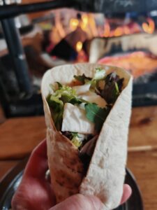 repas au feu de bois en Laponie dans le kota
